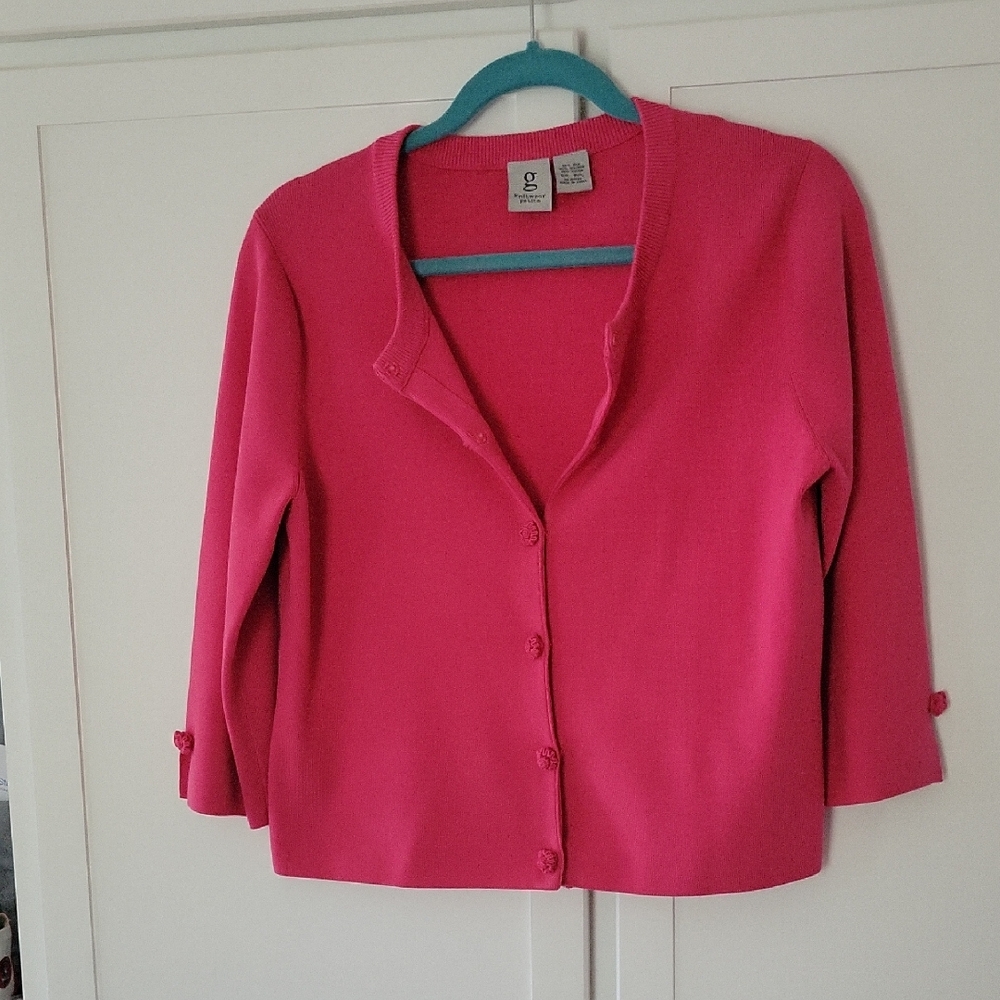 G Knitwear Petite Lg, Pink, 3/4sleeve, Knit Flower buttons Super Cute. 55% Silk.